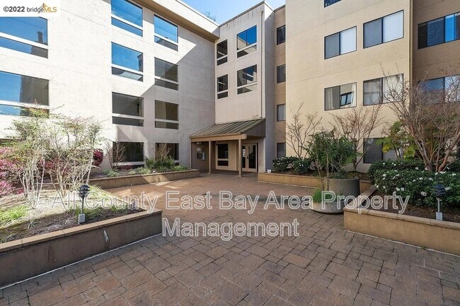 Building Photo - 545 Pierce St