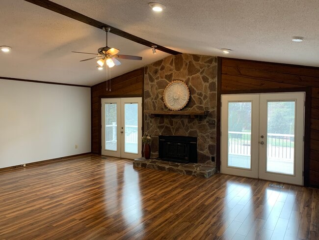 Building Photo - 807 Castalia Dr
