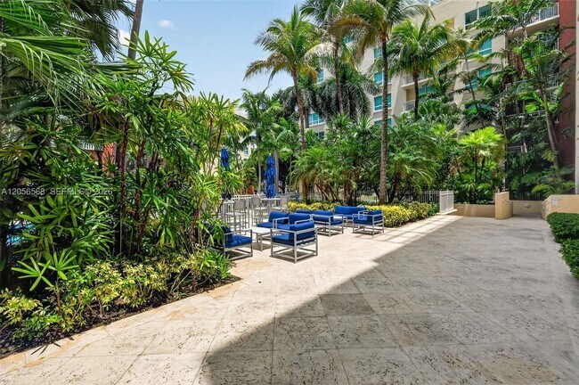 Building Photo - 2000 N Bayshore Dr