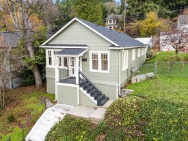 Building Photo - 482 NE Adams Ave