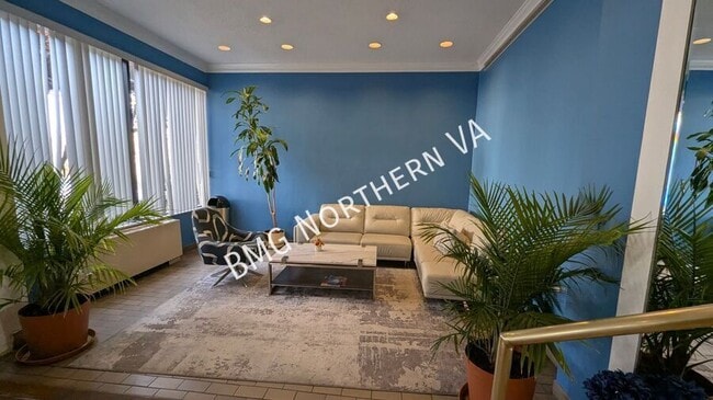 Building Photo - 5340 Holmes Run Pkwy