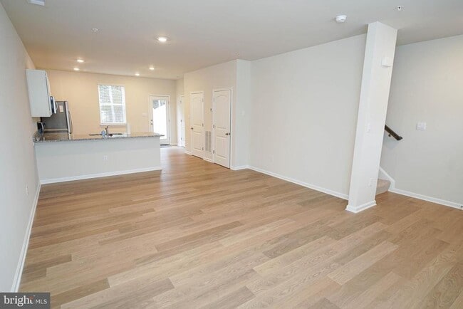 Building Photo - 852 Mersey Ln