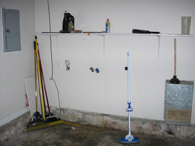 Building Photo - 1415 Woodhurst St