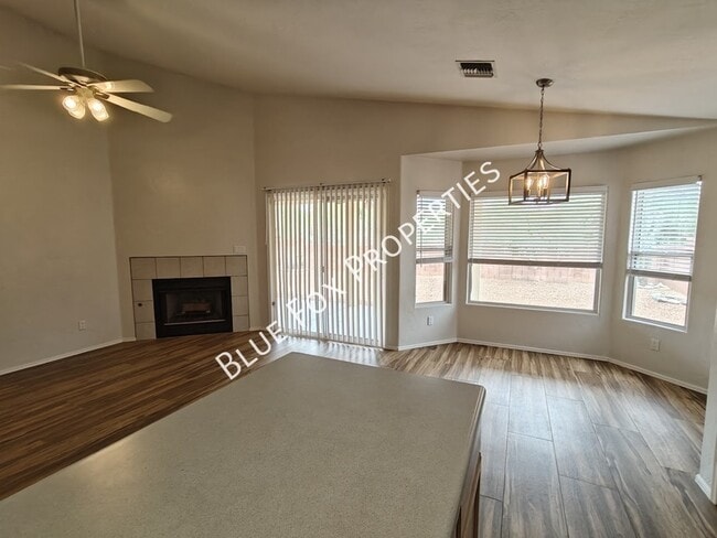 Building Photo - 710 W Calle Alta Loma