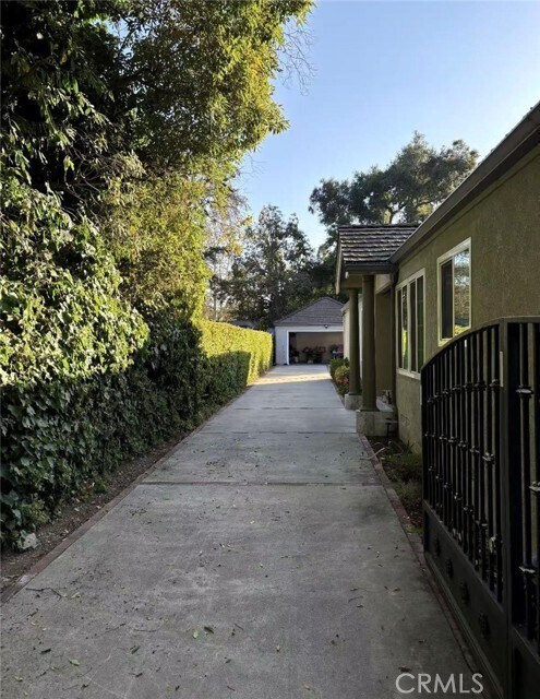 Building Photo - 2185 Ashbourne Dr