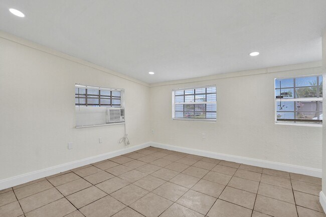 Building Photo - 4BR Corner Home (4th from FL Room) | No HOA | Large Fenced Yard | Move-In Ready