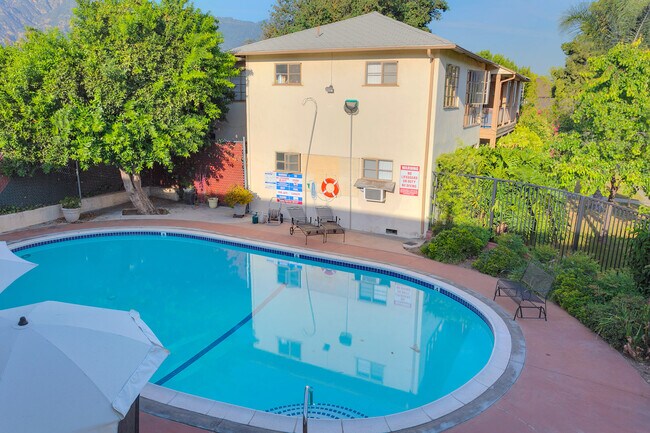 Building Photo - 1401 N Los Robles Ave
