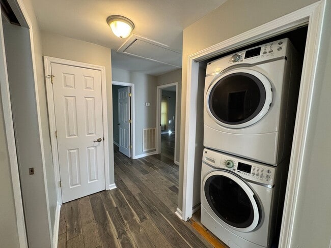 Building Photo - Available to Show