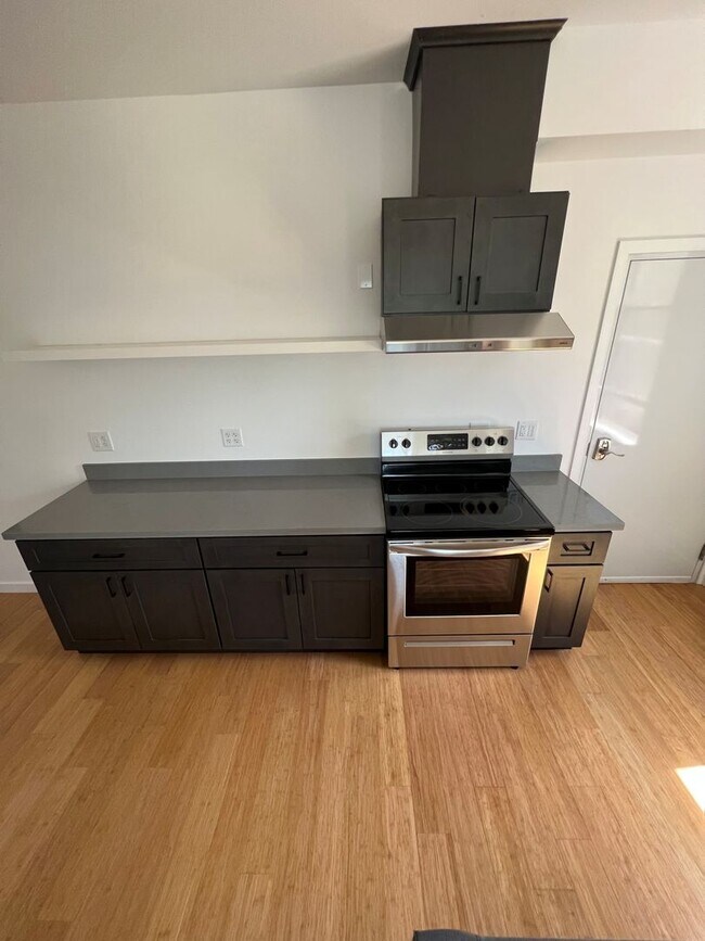 Building Photo - Viewing Schedule: Please call Shami at (415) 225-2543 to schedule a viewing.