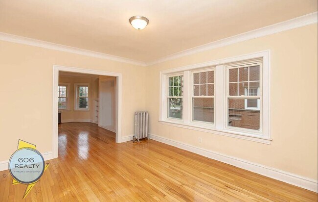 Building Photo - Beautiful Berwyn Apartments on Kenilworth!