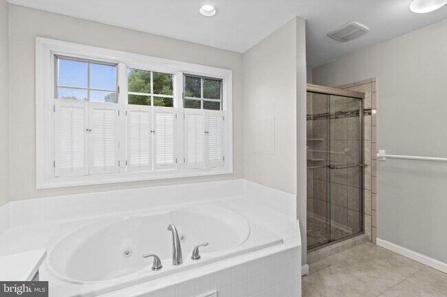 Building Photo - 333 Lea Dr