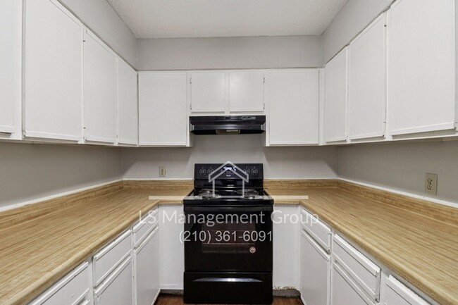 Building Photo - 6720 Windsor Hollow Dr