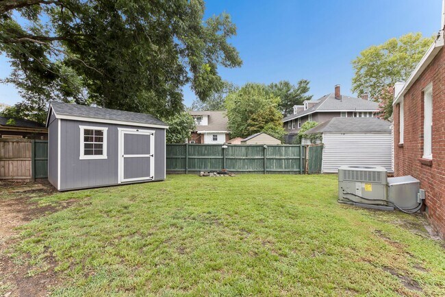 Building Photo - Fully Furnished Mid-Term Rental with Utilities Included!!