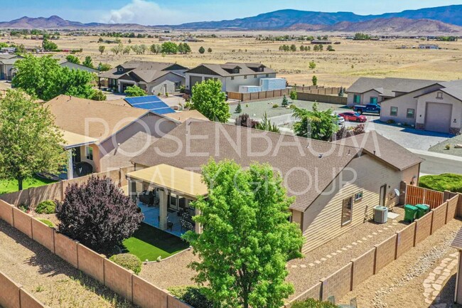 Building Photo - Gorgeous 3-bedrooms, 2-baths home in the h...