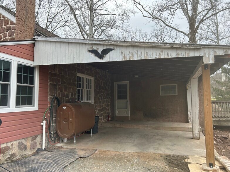 Building Photo - 1520 Harvey Ln