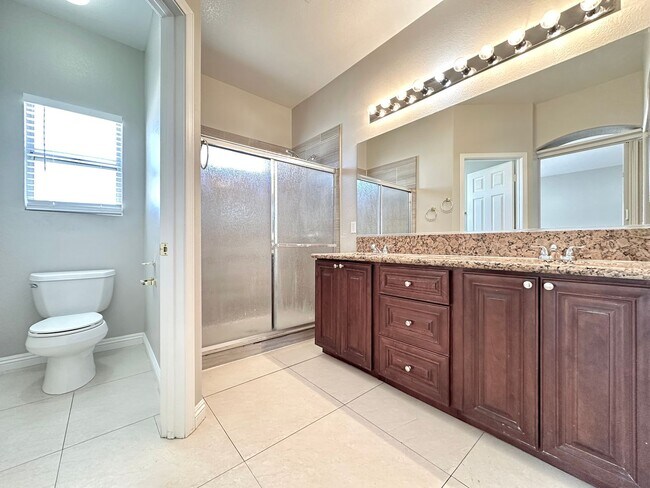 Building Photo - Buffalo Twain