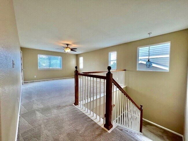 Building Photo - FABULOUS 4 BEDROOM HOME IN EASTVIEW ESTATES!!