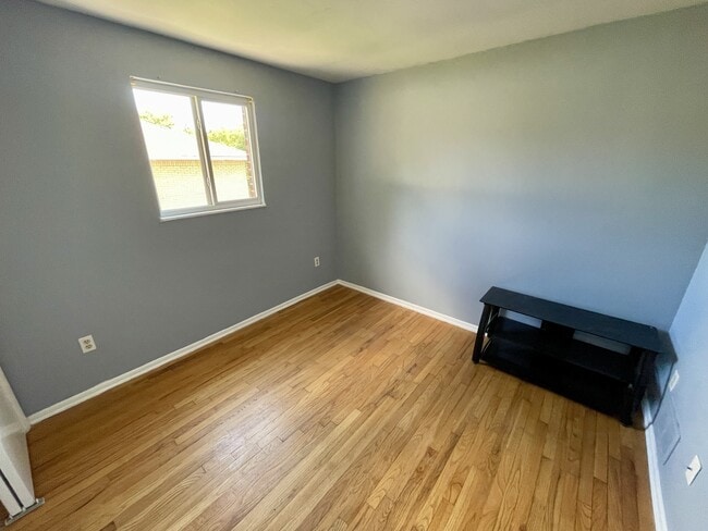 Building Photo - 440 Brierly Ln
