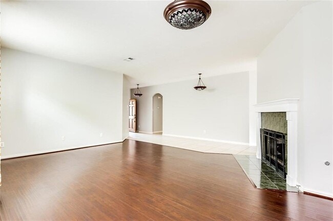 Building Photo - 4926 Linden Pl