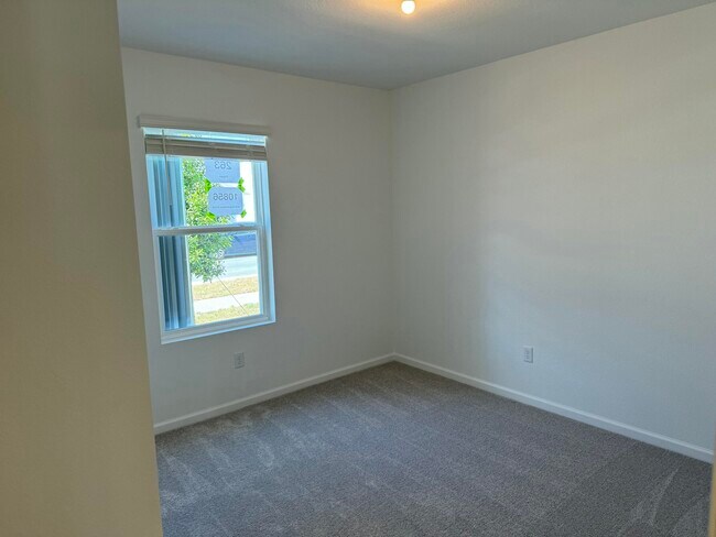 Building Photo - 10856 NW Everbreeze Dr