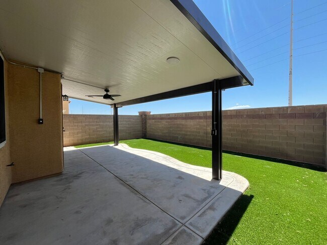 Building Photo - Stylish 3-Bedroom Home with Loft in Gated Community