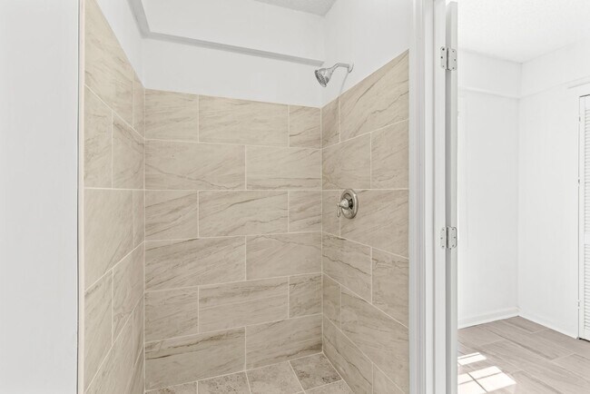 Building Photo - Stylish & Newly Renovated 4 Bedroom 2 Bath...