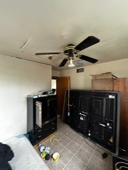 Building Photo - 127 Elkan Ave