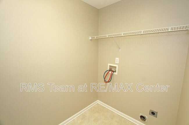 Building Photo - 1490 Creek Pointe Cir