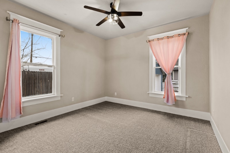 Building Photo - 204 18th Ave S