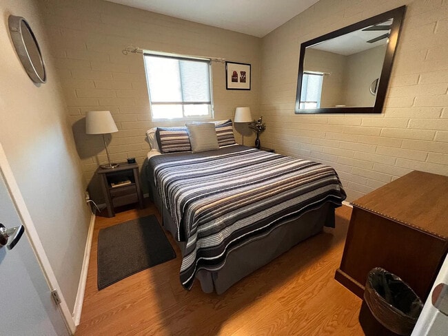 Building Photo - 1031 N 78th Pl