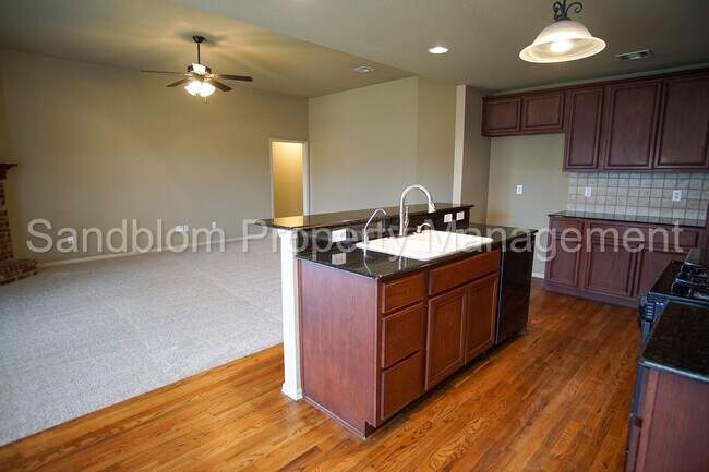 Building Photo - FOR LEASE | Broken Arrow | 3 Bed, 2 Bath H...