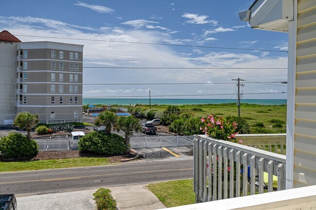 Building Photo - FULLY FURNISHED OFF-SEASON RENTAL STARTING MID-OCT