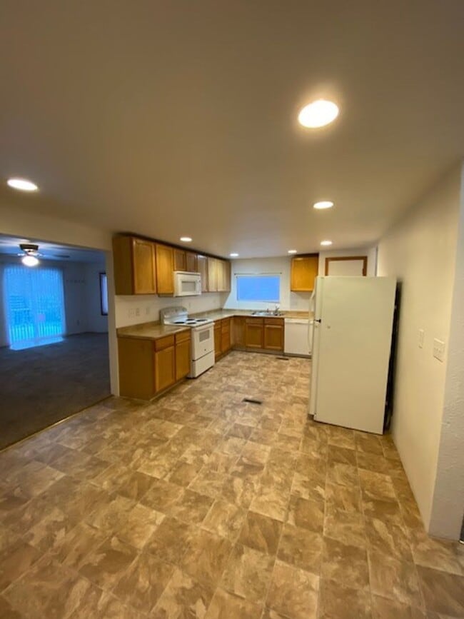 Building Photo - HOME ON HUDLOW (P#335)