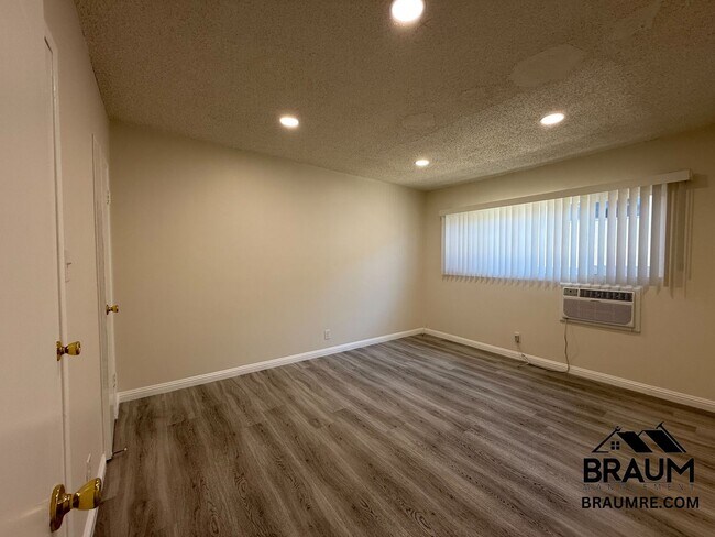Building Photo - 5433 Sepulveda Blvd