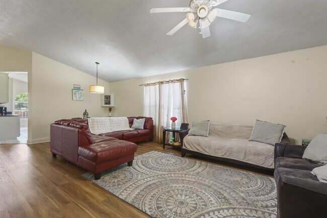 Building Photo - 1583 Applewood Way