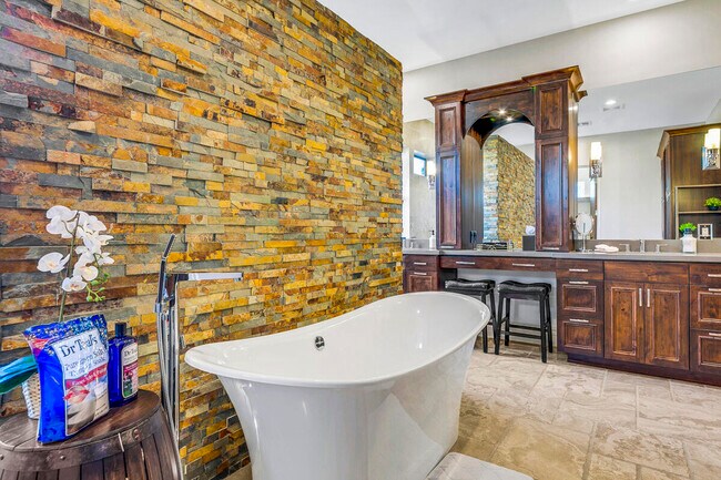 Building Photo - 41370 Sparkey Way