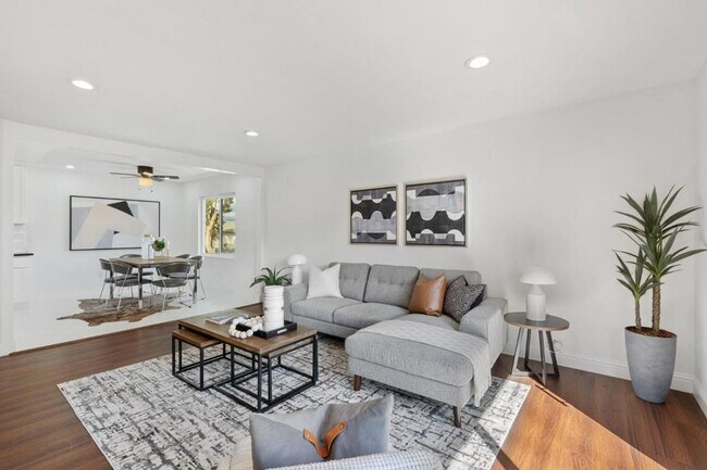 Building Photo - 280 Tradewinds Dr
