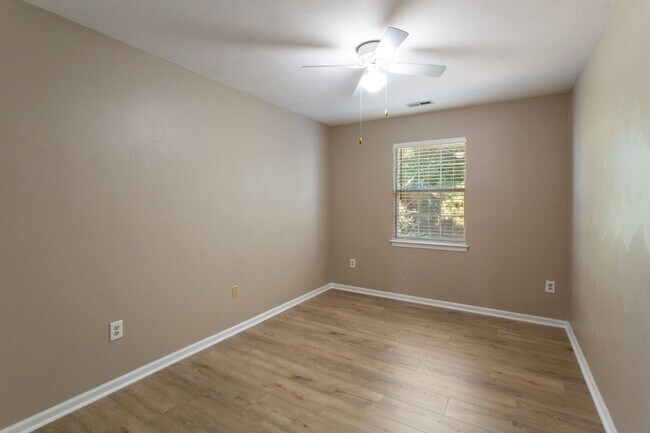 Building Photo - 1470 Berkshire Dr
