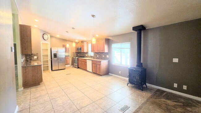 Building Photo - 4bed 2bath 3 car garage and Rv Boat Parking- Gorgeous Single Story House