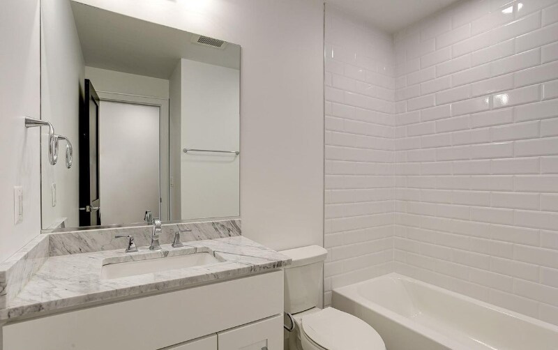 Building Photo - 836 Varnum St NW