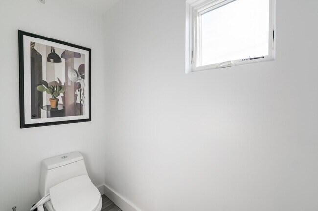 Building Photo - Three Bed Olde Kensington Home