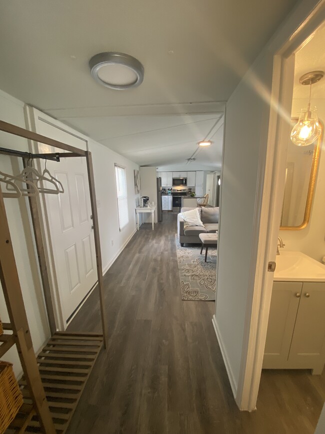 Building Photo - 430 Ranch Rd