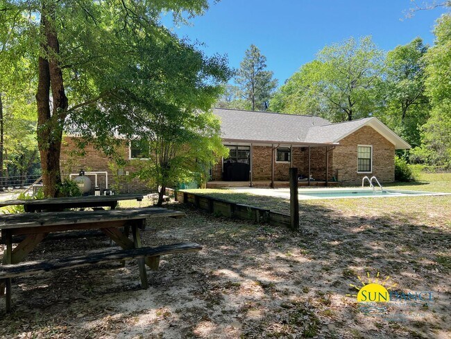 Building Photo - Charming 3 Bedroom Home with Pool, RV/Boat...