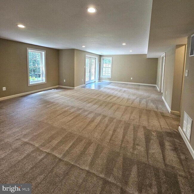 Building Photo - 5267 Tractor Ln