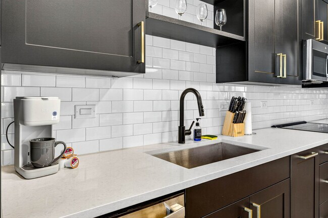 Building Photo - 1116 Gramercy Ln