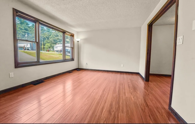 Building Photo - 15 Sunnyside Ln