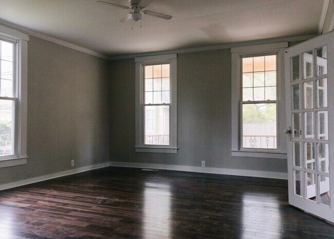 Building Photo - 207 S Walnut St