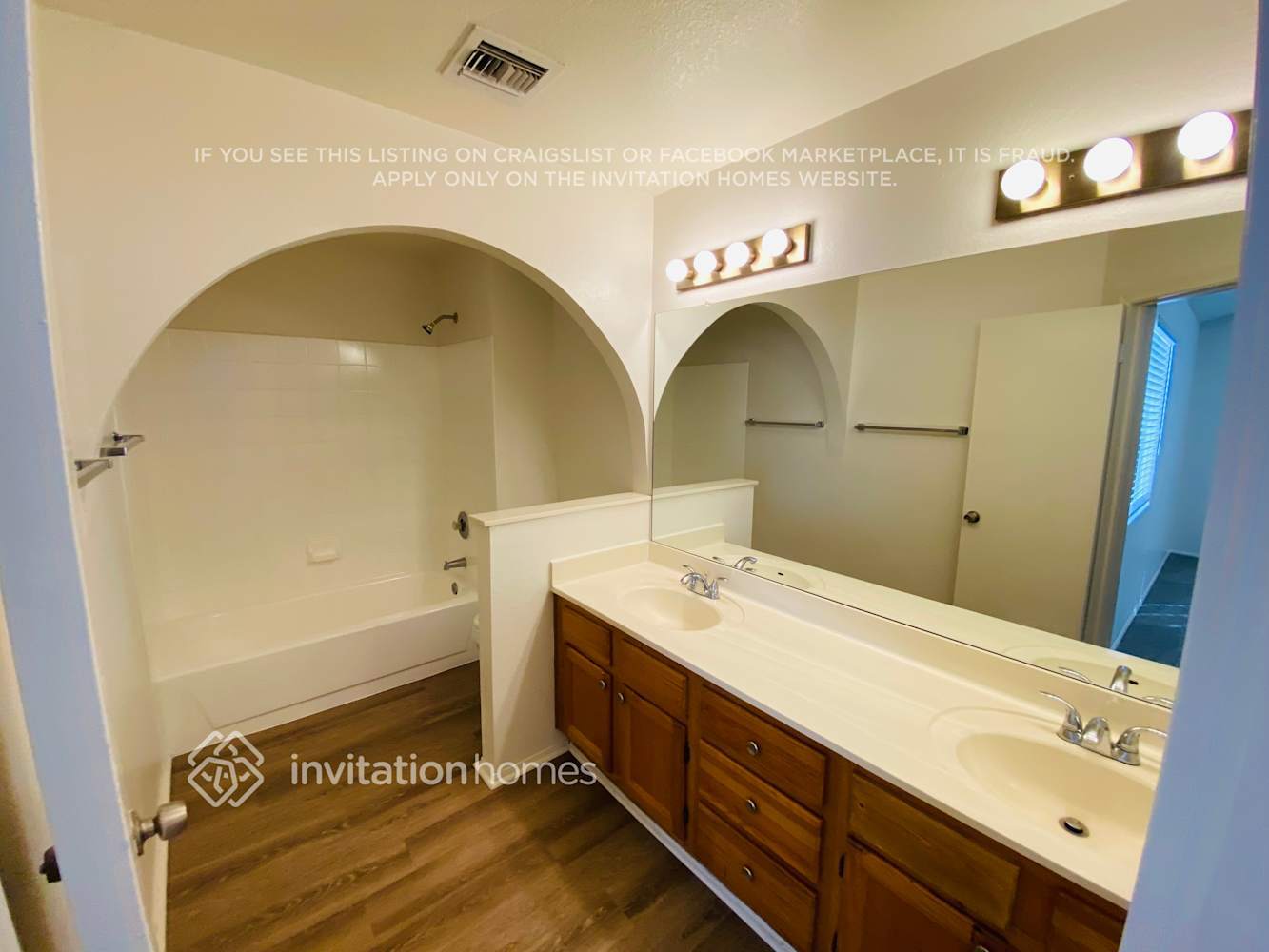 Building Photo - 501 N Red Rock St