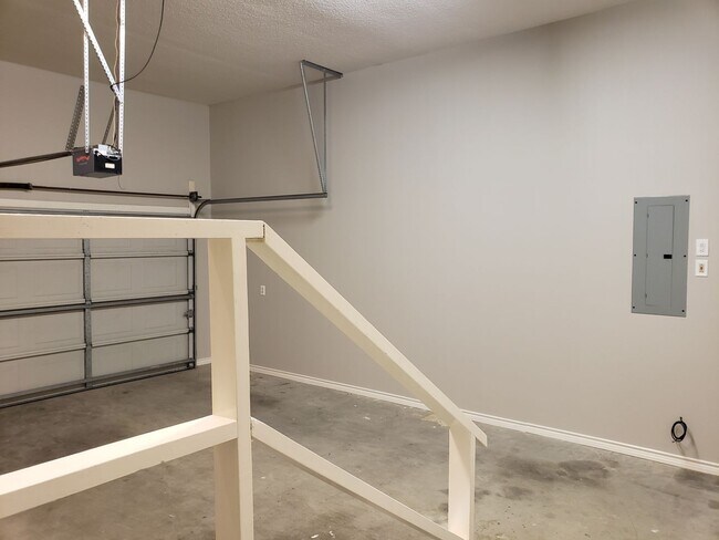 Building Photo - 3106 Lake Forest Dr