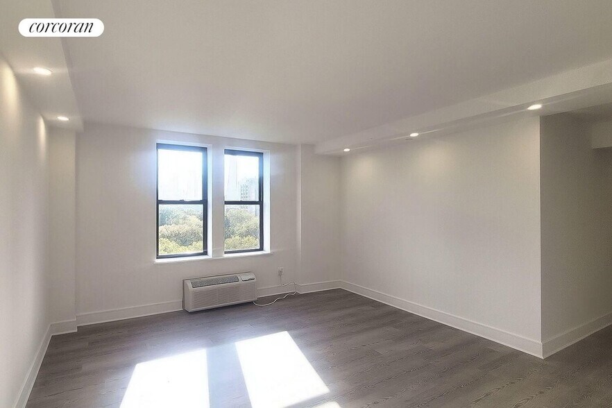 Building Photo - 45 W 81st St